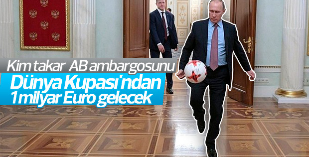 Putin Kremlin'de futbol oynadı