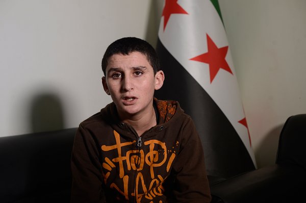 PYD'nin zorla silah altına aldığı gençler ÖSO'ya sığındı