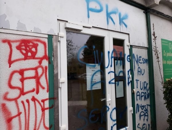 PKK’lılar Fransa’da camiye saldırdı