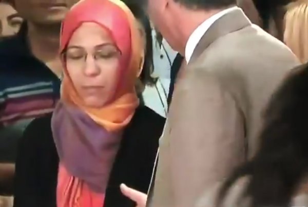 Muhaliflerin İnce-başörtülü kadın yalanı