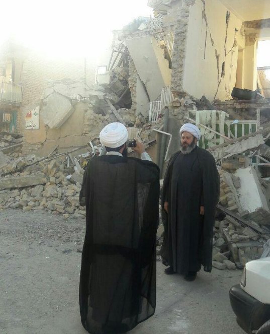 İran'da depremzedelerin büyük tepkisi