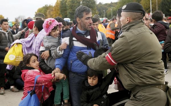 Avusturya'da sığınmacılara askeri üslü önlem
