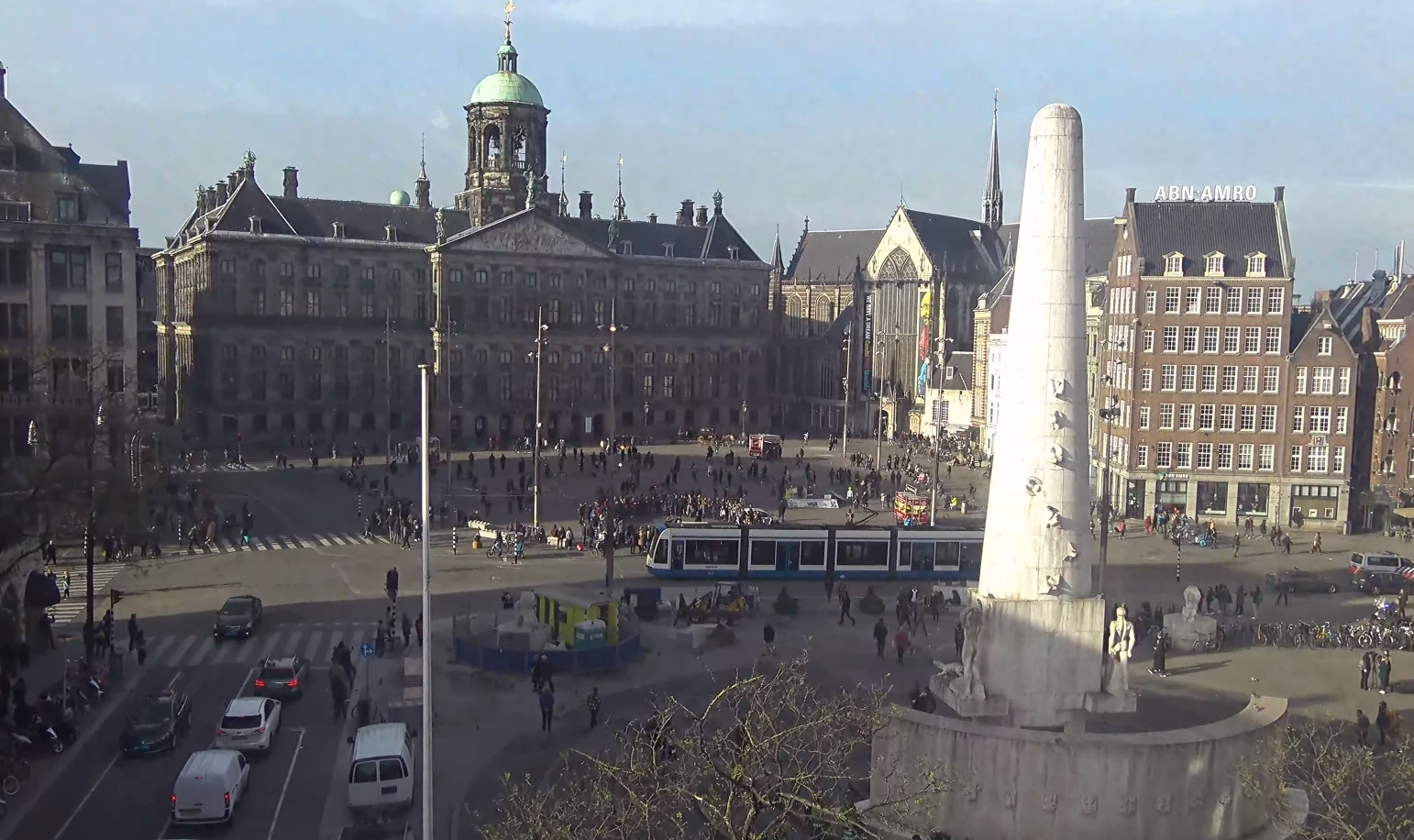 Amsterdam'da meydanlara beton bloklar yerleştirildi