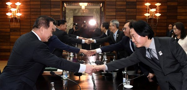 Güney ve Kuzey Kore arasında görüşme