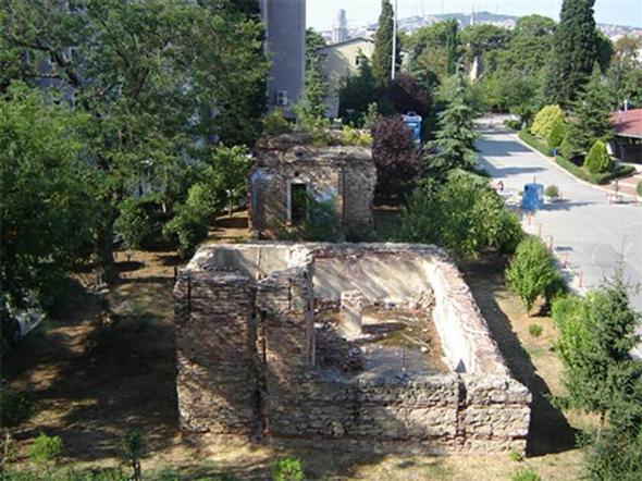 V. Murad Av Köşkü hamamının restorasyonu tepki görüyor