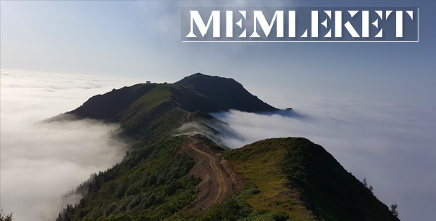 Bulutların Üzerindeki Marsis Dağı