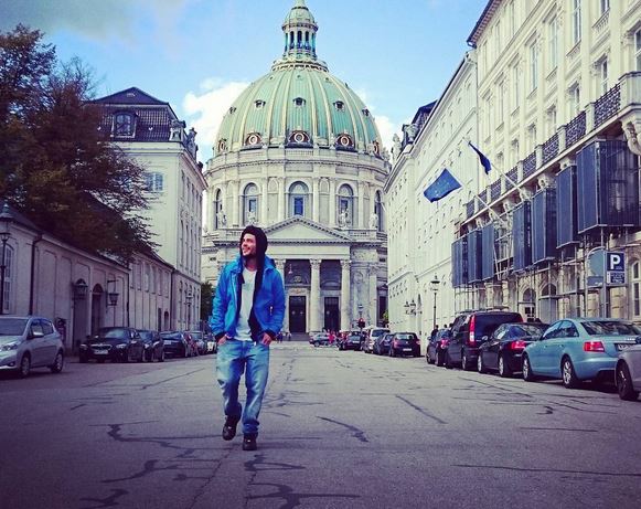 Rüzgar Erkoçlar'a genç kızlar rahat vermiyor - Resim: 1