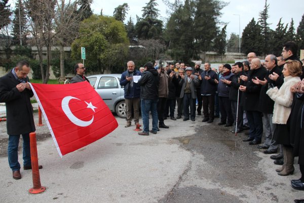 Sağlıkçılar Mehmetçik için dua ederek mesaiye başladı