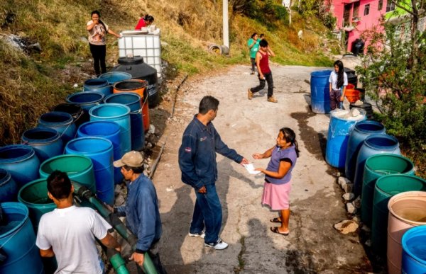 Mexico City'de kadınlar su idaresine el koydu