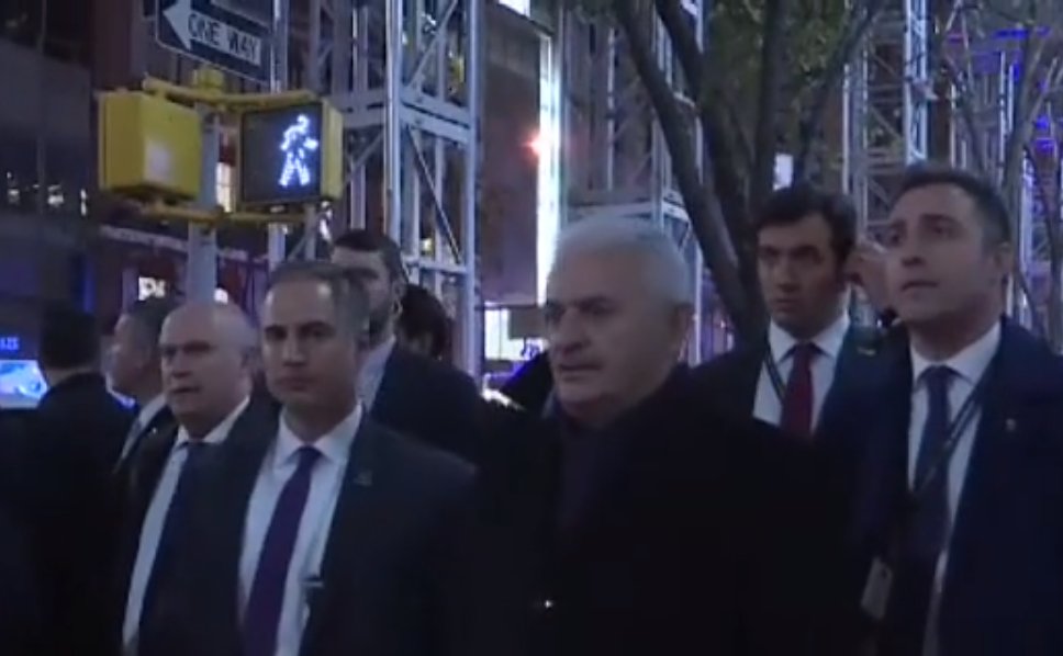 Başbakan Yıldırım'a sevgi gösterisi