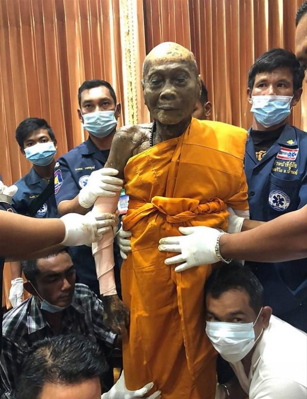 Öldükten 2 ay sonra mezarından çıkarılan budist