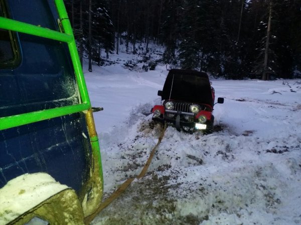 Yaylada mahsur kalan 12 kişi kurtarıldı