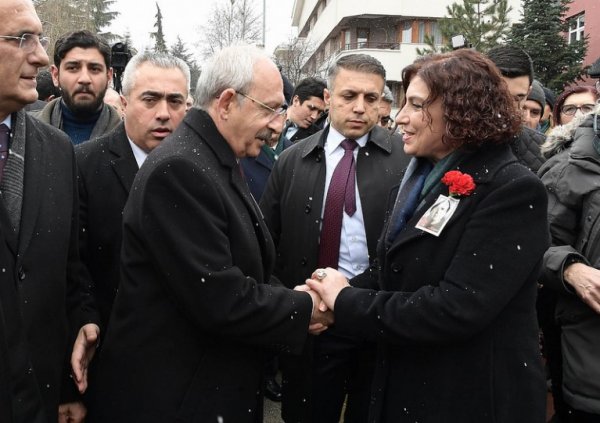 Kılıçdaroğlu, Uğur Mumcu anma töreninde mum yaktı