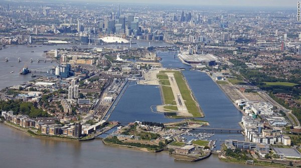 Londra'da havalimanında bomba paniği