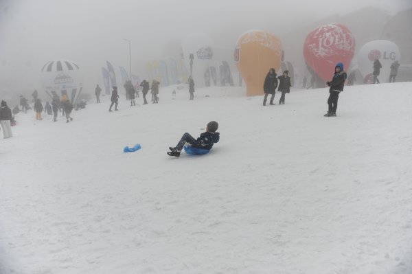 Poşetli kayakçılar Uludağ'da