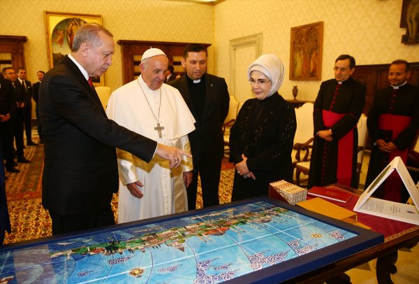 Cumhurbaşkanı Erdoğan’dan Papa’ya hediye