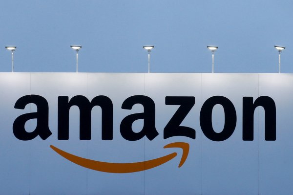 Amazon çalışanlarını kelepçeleyecek
