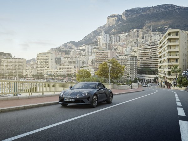 Renault'dan spor araç tutkunlarına iki yeni seçenek