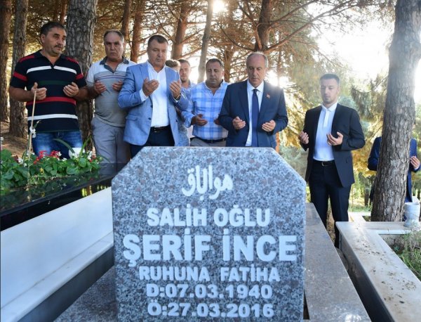 Muharrem İnce bayram namazını köyünde kıldı