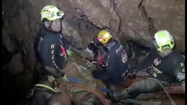 Taylandlı mahsur kalan çocuklardan dördü kurtarıldı