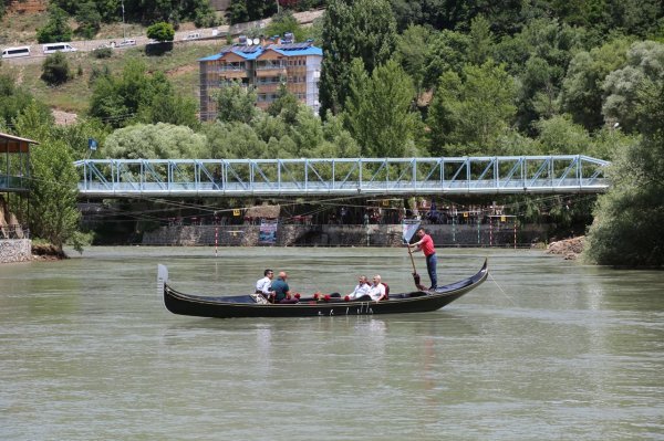 Munzur Nehri bambaşka bir görüntüye kavuştu