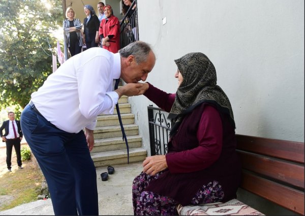Muharrem İnce bayram namazını köyünde kıldı