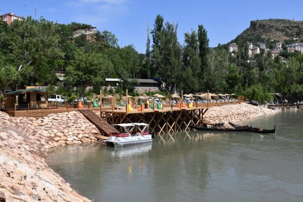 Munzur Nehri bambaşka bir görüntüye kavuştu