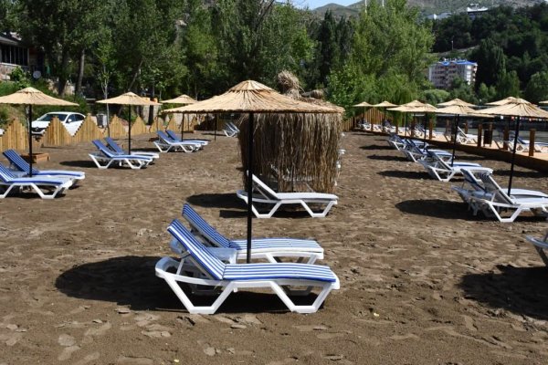 Munzur Nehri bambaşka bir görüntüye kavuştu