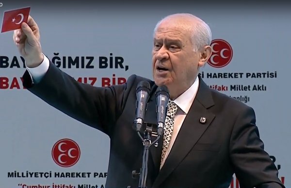 Bahçeli'den yeni sisteme ay-yıldızlı örnek