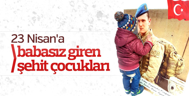 Şehit babasının fotoğrafını öpmeye doyamadı