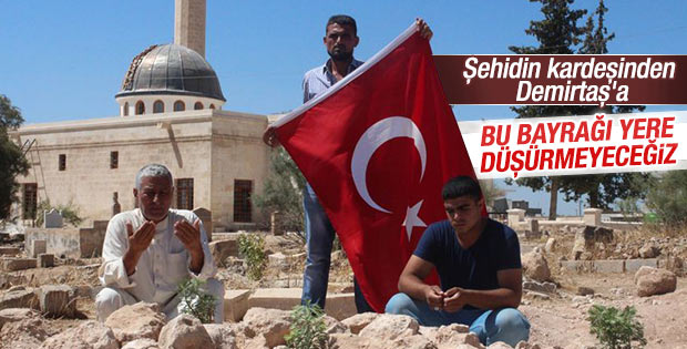 Şehidin kardeşi: Bu bayrağı yere düşürmeyeceğiz
