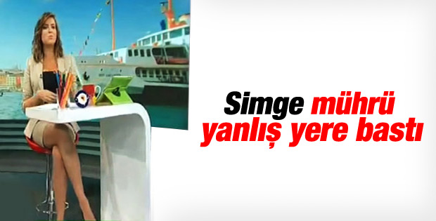 Simge Fıstıkoğlu oy mührünü koluna bastı