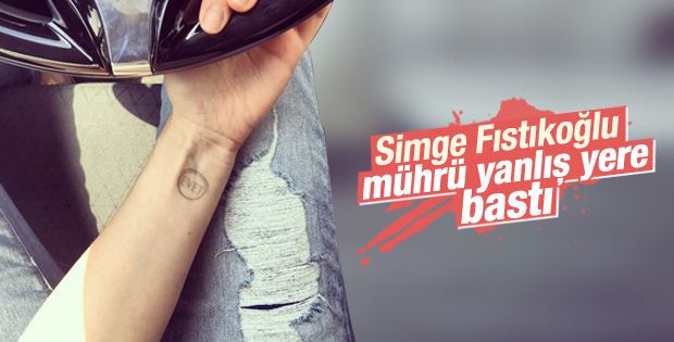 Simge Fıstıkoğlu oy kaşesini koluna bastı