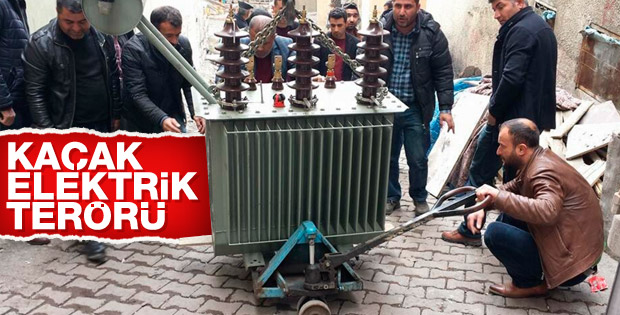 Şırnak'ta elektrik verilmeyen mahalleye trafo taşıdılar