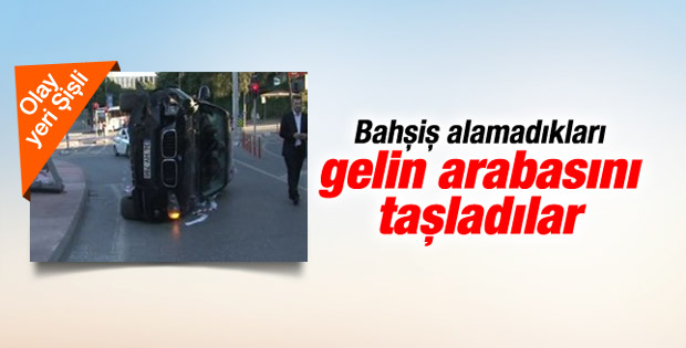 Şişli'de çocuklar gelin arabasına taşla saldırdı İZLE