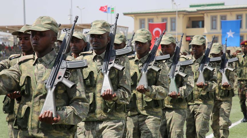 Somali'de Türk askeri eğitim merkezi mezunlarını verdi