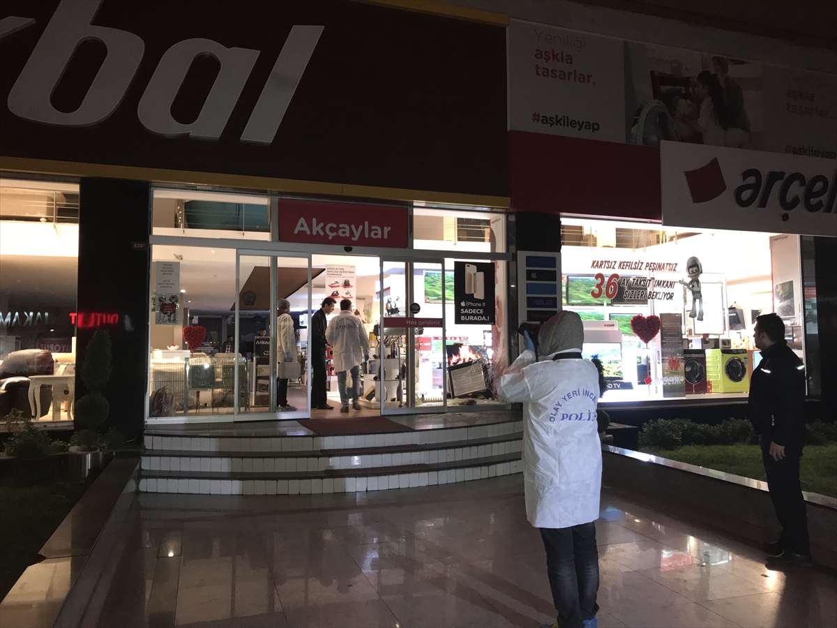 Sultangazi'de beyaz eşya mağazasından soygun