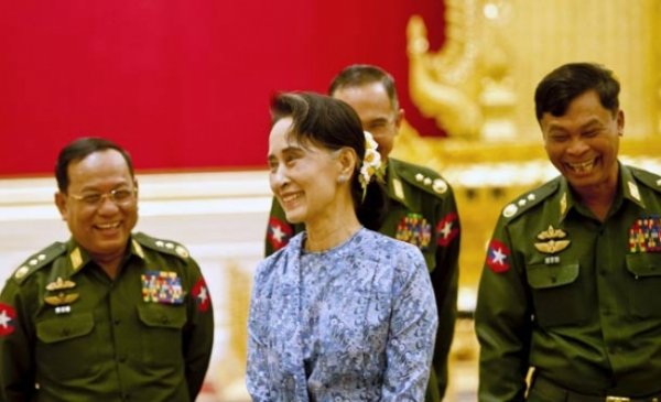 Myanmar lideri Suu Çii'nin Vicdan Elçiliği ödülü alındı