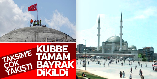 Taksim Camii'ne Türk bayrağı dikildi