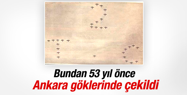 53 yıl önce Ankara semalarına yazılan 2 T.C yazısı