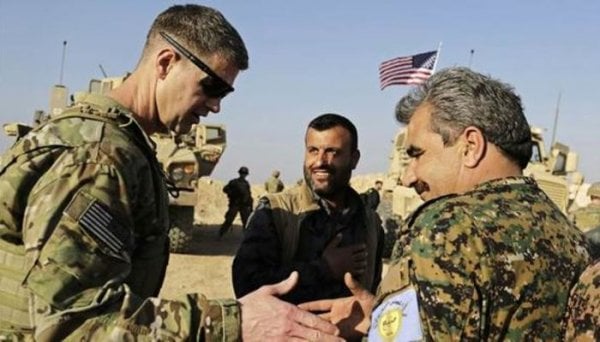 Amerikalı komutanlar Münbiç'te YPG'nin yanında