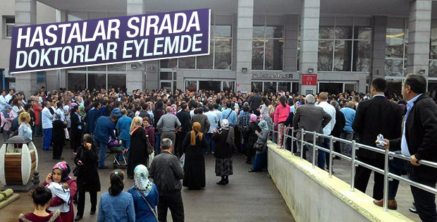 Doktorlar Odası hastane önlerinde eylemler yaptı