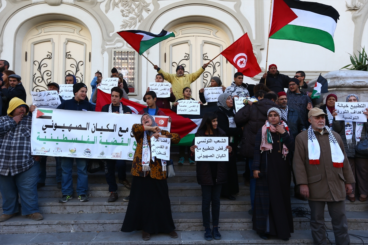 Tunus'ta 'İsrail'le normalleşmeyelim' protestoları