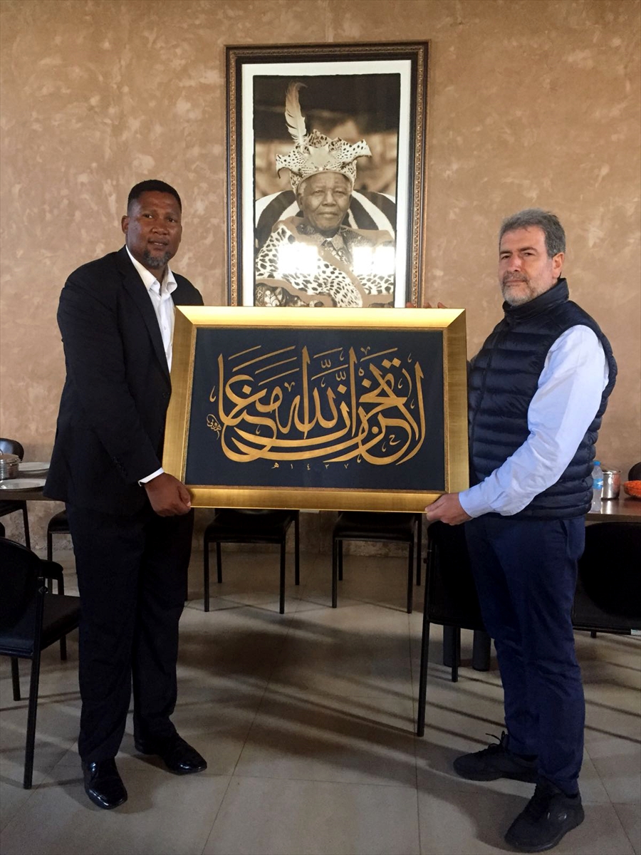 Türk heyeti Nelson Mandela'nın köyünde