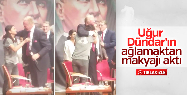 Uğur Dündar'ın gözyaşları
