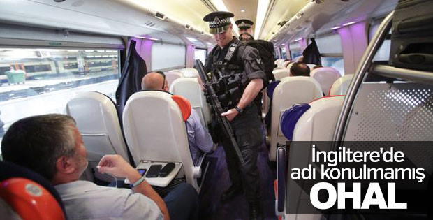 İngiltere'de polis trenlerde devriye geziyor