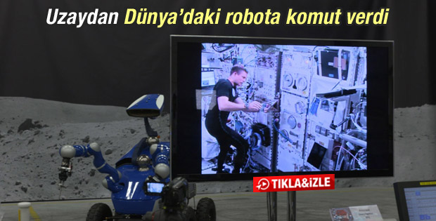 Dünya'daki robotu uzaydan hareket ettirdi İZLE