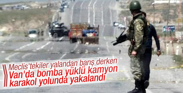 Van Erciş'te bomba yüklü kamyonet ele geçirildi