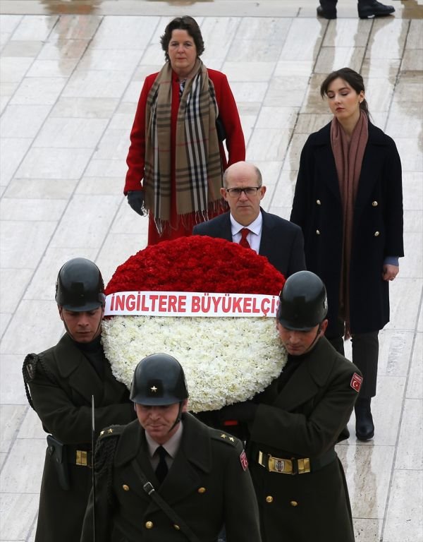 İngiltere'nin Ankara Büyükelçisi Anıtkabir'i ziyaret etti