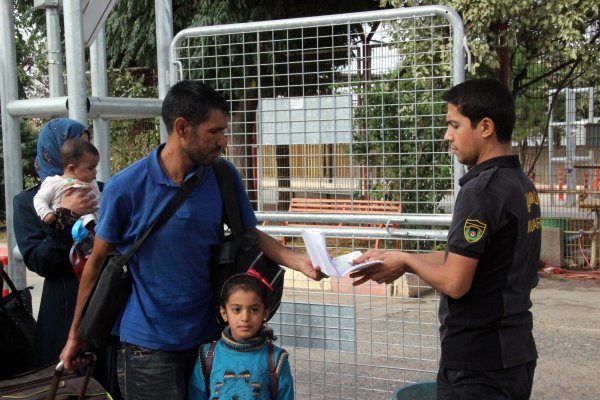 27 bin Suriyeli Türkiye'ye döndü